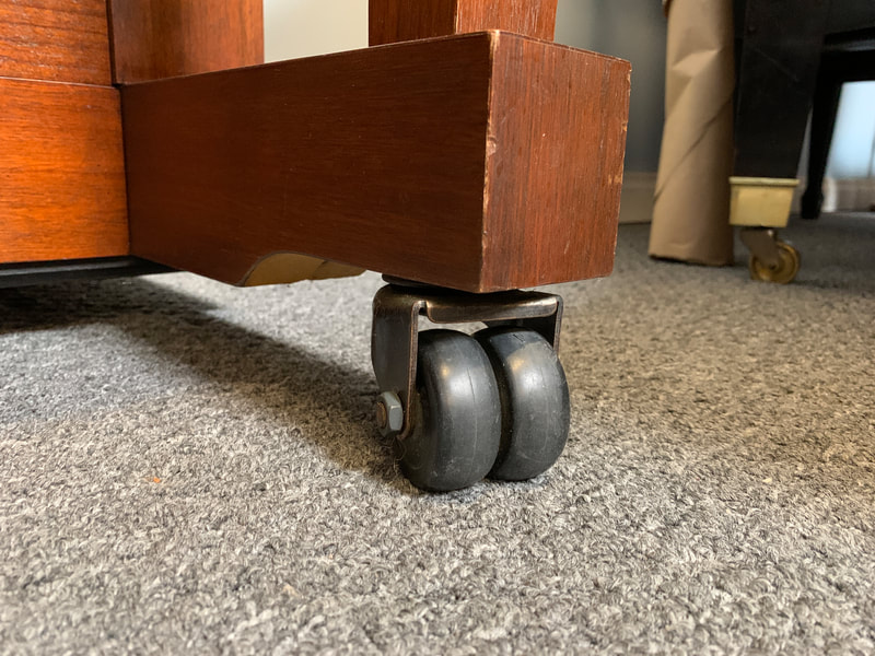 Yamaha upright piano double rubber casters